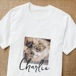 Camiseta Simple y moderno nombre del Mascota de la placa de<br><div class="desc">Este diseño simple y clásico está compuesto por tipografía de la síspera y agrega una foto personalizado.</div>