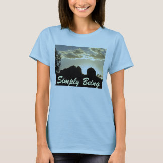 Camiseta Simplemente estando: Aún como dios me creó