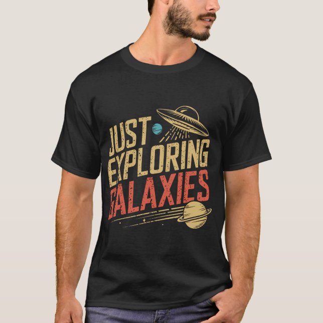 Camiseta Simplemente Explorando Galaxias (Anverso)