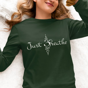 Camiseta Simplemente respiren la tipografía del símbolo med