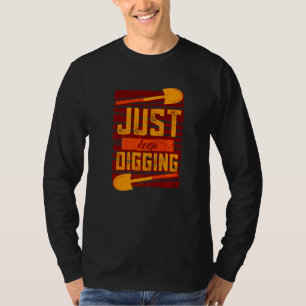 Camiseta Simplemente sigue cavando más profundo Historia Ar