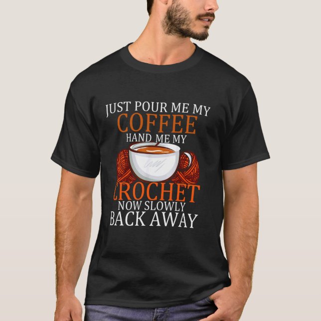 Camiseta Simplemente Viértame Mi Café Dame Mi Ganchillo Gan (Anverso)