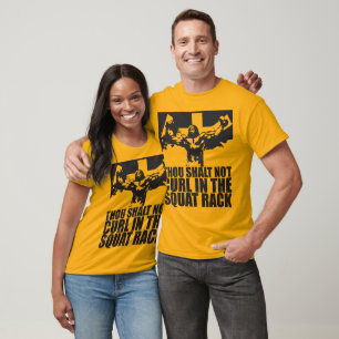 Camiseta Sin Curling En La Bandeja Del Cuadrado