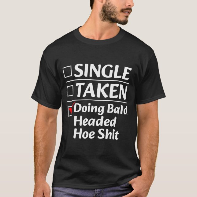 Camiseta Single Taken Doing Bald Headed Cute Ss Cute Ss Fun (Anverso)