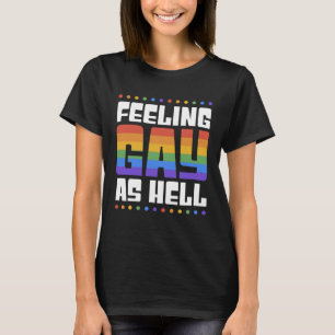 Camiseta Sintiendo gay como el infierno en el desfile del o