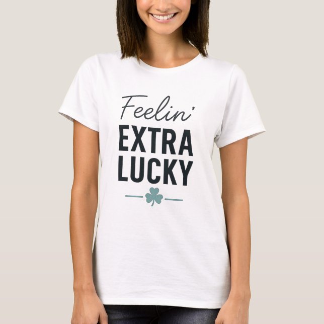 Camiseta Sintiéndose Extra Afortunado – Bold Shamrock Día d (Anverso)