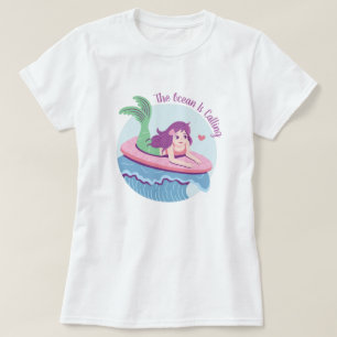 Camiseta Sirena En Tabla De Surf Rosa El Océano Está Llegan