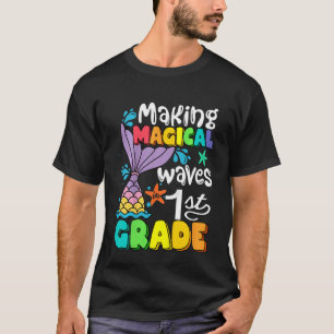 Camiseta Sirenita Infantil Haciendo Ondas Mágicas En Bac De