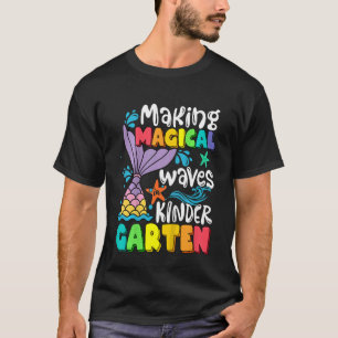 Camiseta Sirenita Infantil Haciendo Ondas Mágicas En El Jar