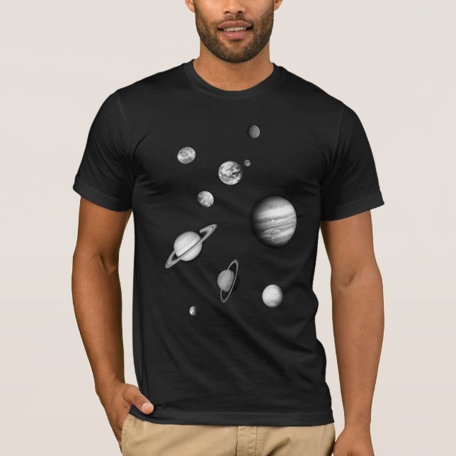 Camiseta Sistema Solar blanco y negro en el espacio (Anverso)