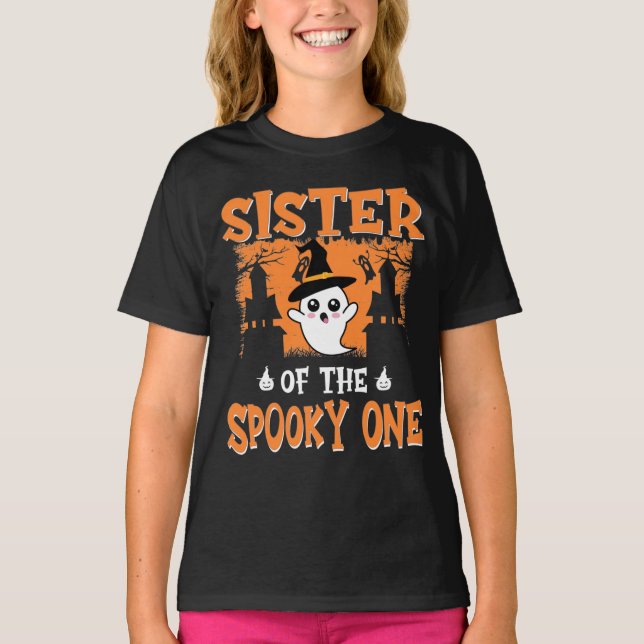 Camiseta Sister of the Spooky One, 1St Birthday Halloween  (Anverso)