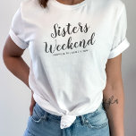Camiseta Sisters Weekend Away T-shirt Personalizado Fecha<br><div class="desc">La camiseta perfecta para celebrar a sus hermanas de fin de semana. Ya sea que estés celebrando un cumpleaños, planeando una mini reunión, una despedida de soltera o simplemente pasando el rato con tus amigos chicas, esta camisa preparará el escenario para el mejor fin de semana/viaje de la historia. Personalice...</div>