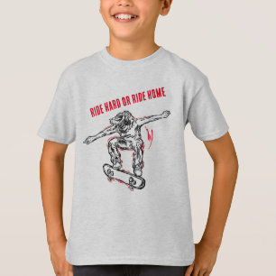 Camiseta Skater Volador Haciendo Patinaje De Mediano Aire