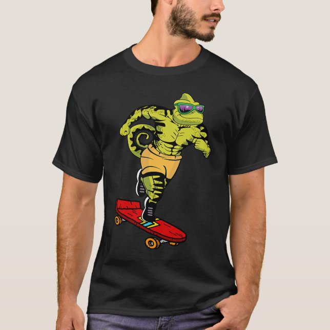 Camiseta Skaters Having Fun Cool Chameleon Skateboard  For  (Anverso)