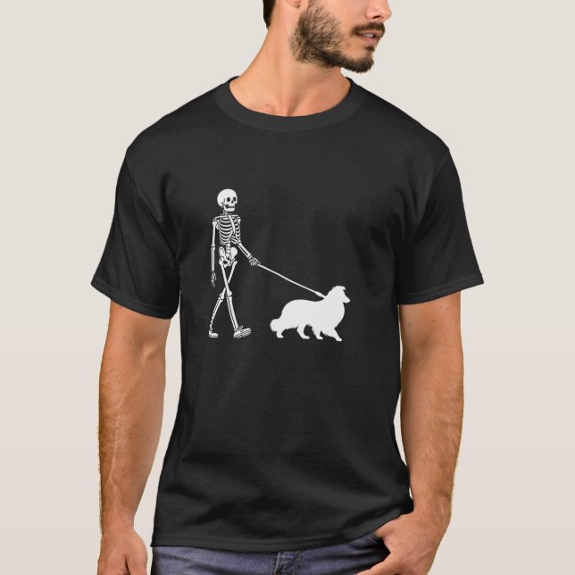 Camiseta Skeleton Caminando un perro de Shetland Halloween (Anverso)
