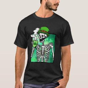 Camiseta Skeleton del Día de San Patricio tomando café Irla