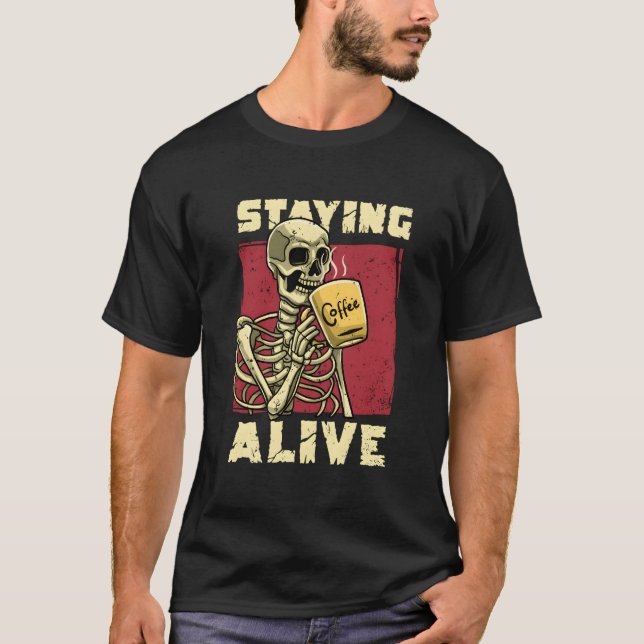 Camiseta Skeleton Drinking Coffee Halloween Staying Alive G (Anverso)