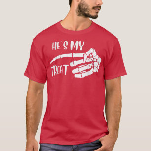 Camiseta Skeleton Hand Hes My Tret Halloween Mateo Coup