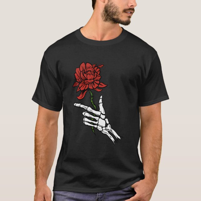Camiseta Skeleton Hand Holding A Red Rose (Anverso)