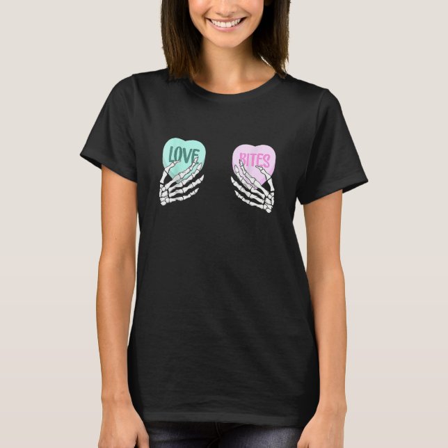 Camiseta Skeleton Hand Love Bites Heart Funny Couple Valent (Anverso)