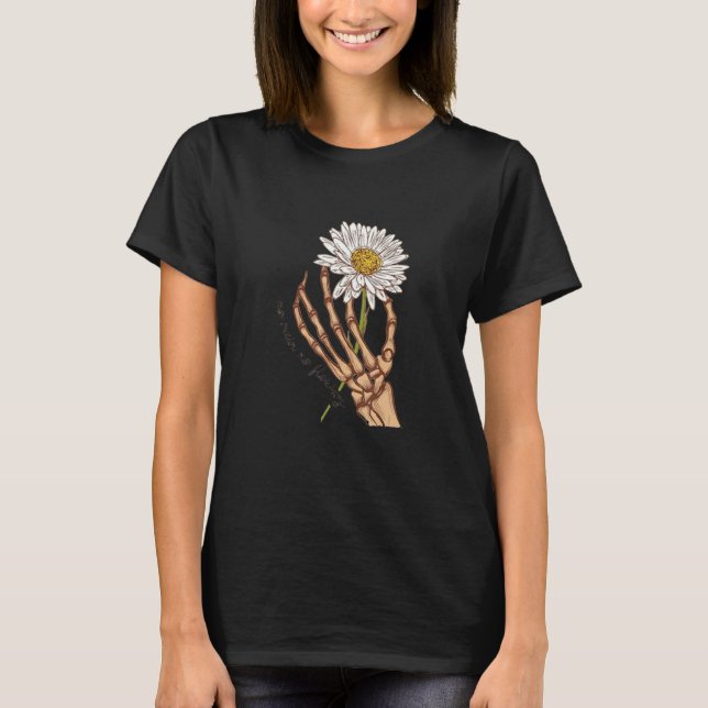 Camiseta Skeleton Hand with Daisy Flower (Anverso)