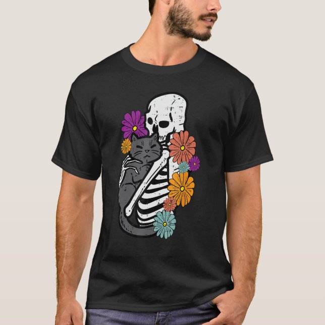 Camiseta Skeleton Hugging Black Cat Flowers Halloween Women (Anverso)