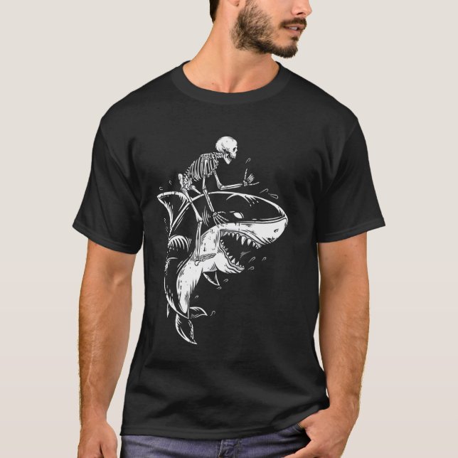 Camiseta Skeleton montando Halloween de tiburón espeluznant (Anverso)