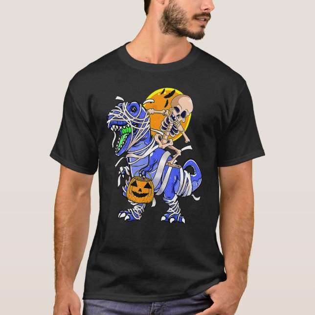 Camiseta Skeleton Riding Mummy Dinosaur rex Halloween (Anverso)