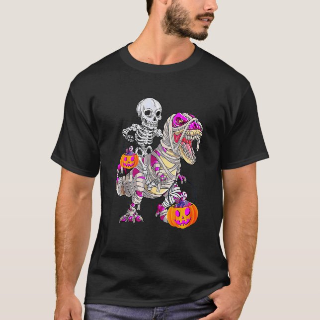 Camiseta Skeleton Riding Mummy Dinosaur Rex Halloween (Anverso)