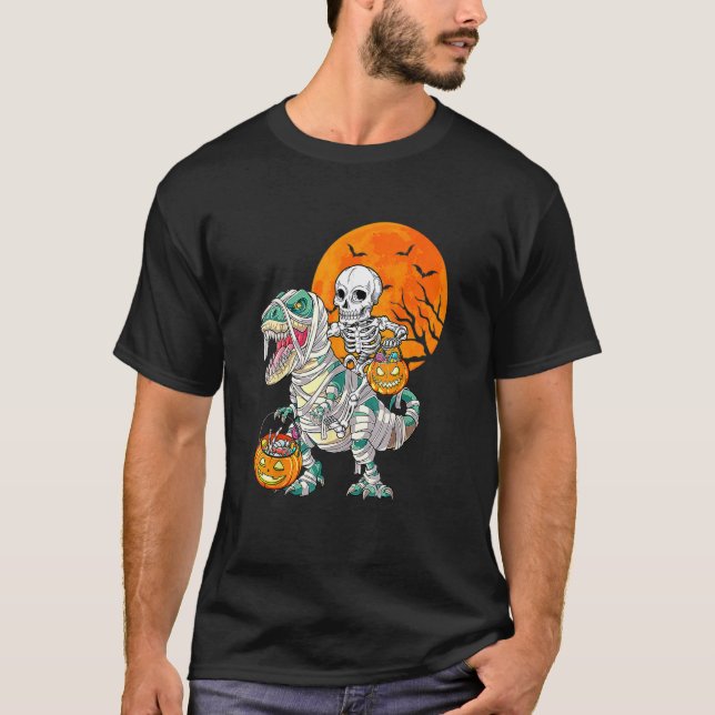 Camiseta Skeleton Riding Mummy Dinosaur Rex Halloween (Anverso)