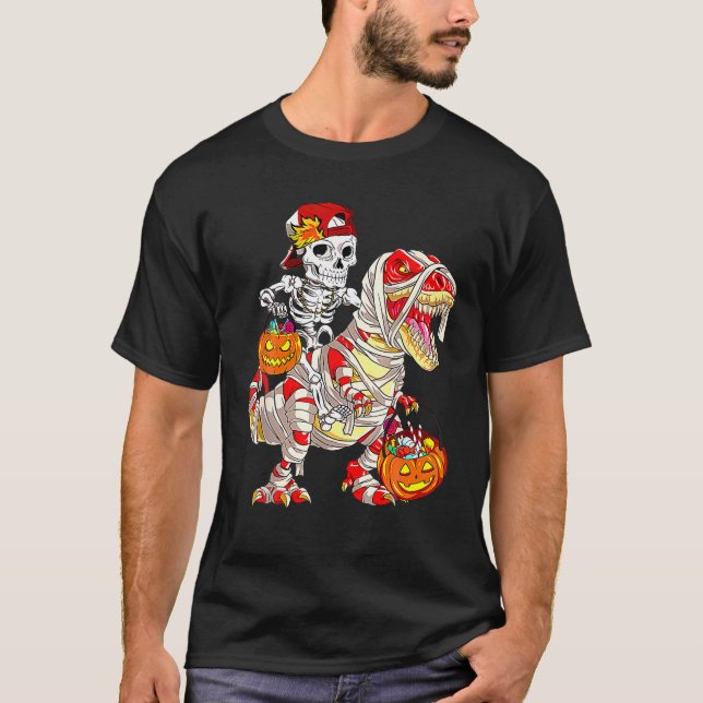 Camiseta Skeleton Riding Mummy Dinosaur T - Rex Halloween (Anverso)
