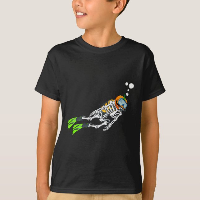 Camiseta Skeleton Scuba Buving Halloween Bumpkin Diver (Anverso)