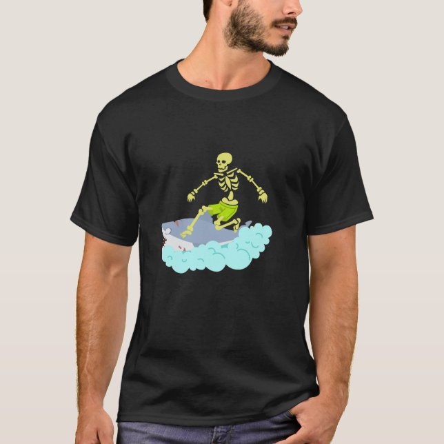 Camiseta Skeleton Surfing Halloween Tee Zombie Shark Funny (Anverso)