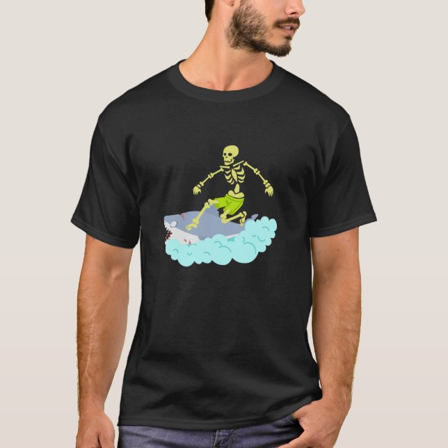 Camiseta Skeleton Surfing Halloween Tee Zombie Shark Funny (Anverso)