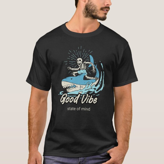 Camiseta Skeleton Surfing Shark Blue Ocean Good Vibe (Anverso)