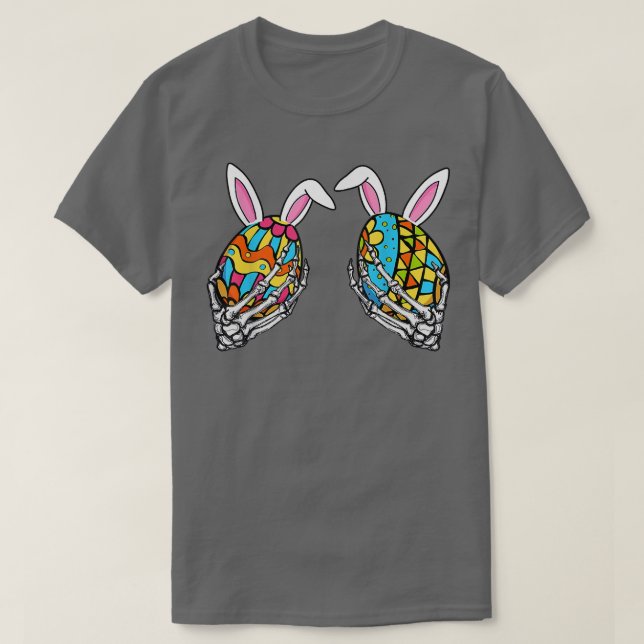 Camiseta Skeleton's Hand Holds Pastel Polka Dot Egg Happy E (Diseño del anverso)