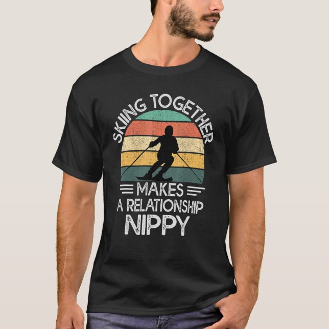 Camiseta Skiing Together Makes A Relationship Nippy   Ski C (Anverso)