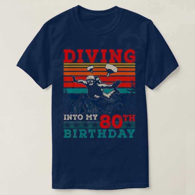 Camiseta Skydiving Birthday First Time Skydiving to My 80 (Diseño del anverso)