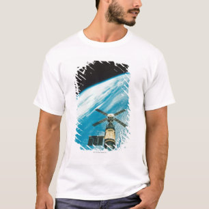 Camiseta Skylab sobre la tierra