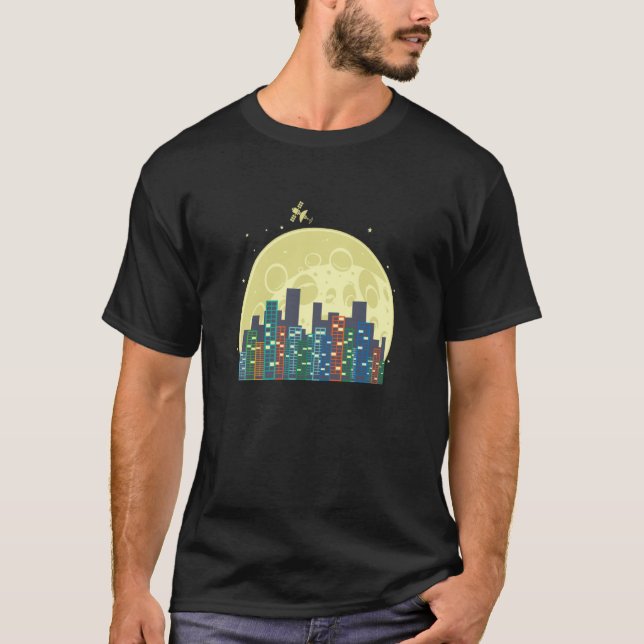 Camiseta Skyline in front of Moon and Satellite Building Ci (Anverso)