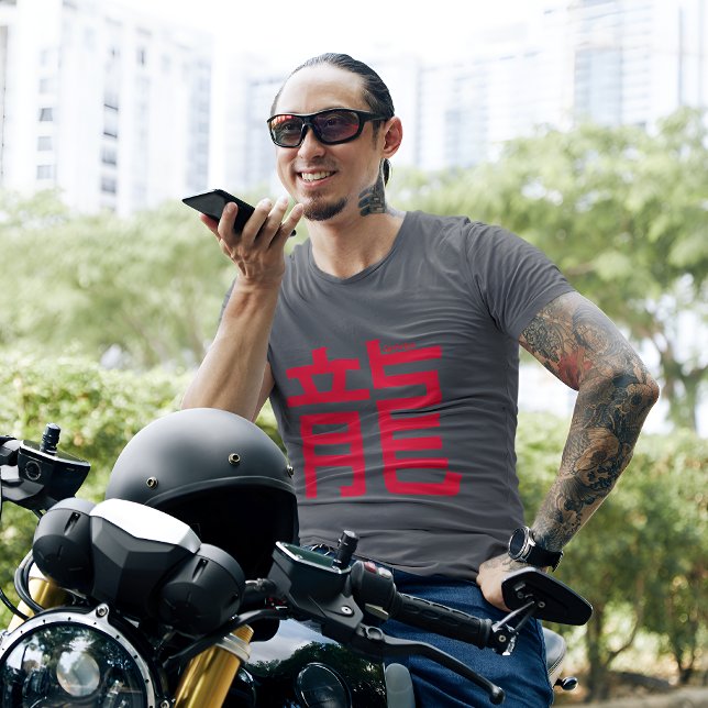 Camiseta Sleek 'Vive feroz, vive libre, vive como un dragón (Subido por el creador)