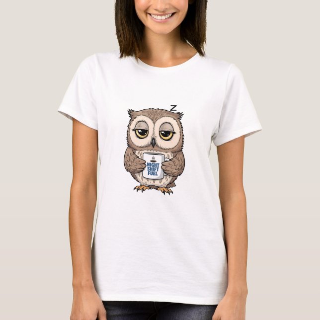 Camiseta Sleepy Brown Owl Holding a Night Shift Fuel Coffee (Anverso)