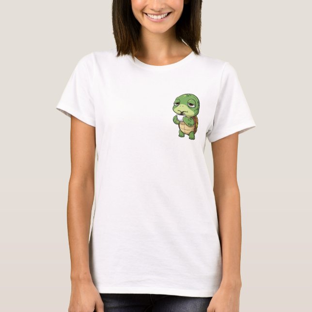 Camiseta Sleepy Green Turtle Sipping Dark Coffee (Anverso)