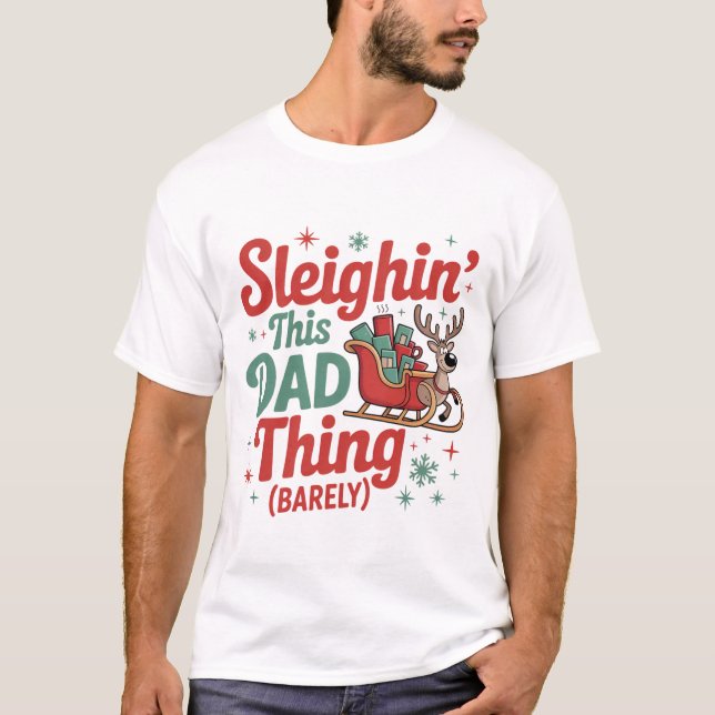 Camiseta Sleighin This Dad Thing Funny Tee (Anverso)