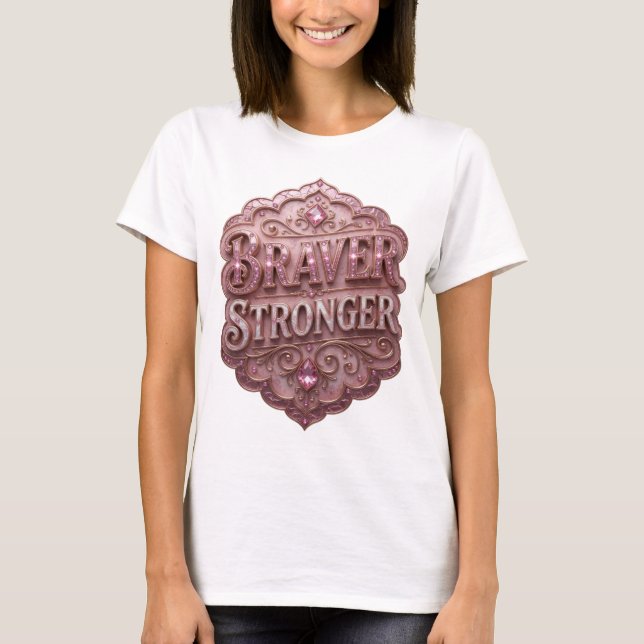 Camiseta Slogan Witty Gold BRAVER STRONGER (Anverso)