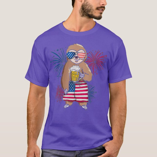 Camiseta Sloth Cheer Beer American Flag Fireworks Day (Anverso)