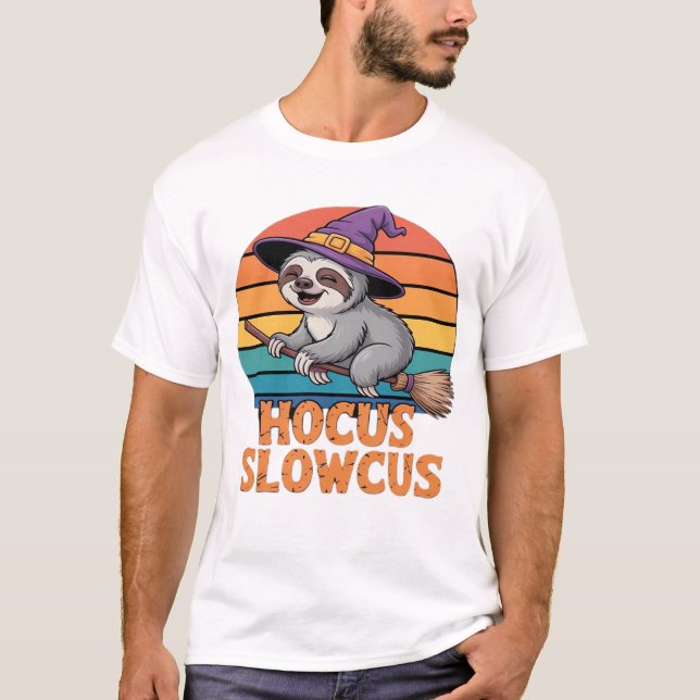 Camiseta Sloth Cute Witch Funny Halloween Essential T-Shirt (Anverso)