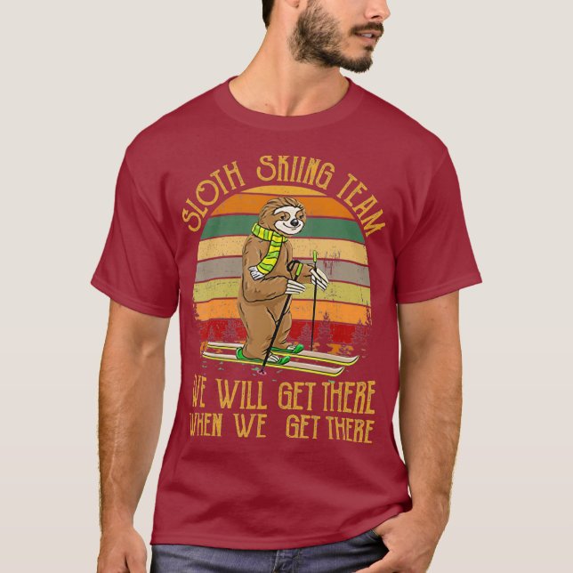 Camiseta Sloth Skiing Team We Will Get There Retro Gift (Anverso)