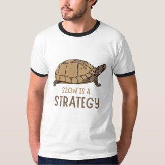 Camiseta Slow Is a Strategy – Minimal Turtle Quote Design