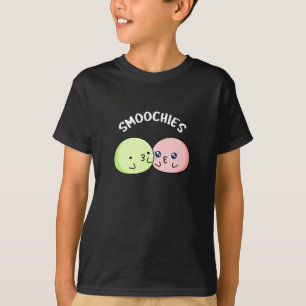 Camiseta Smoochies divertidos besando a Mochi Pun Dark BG